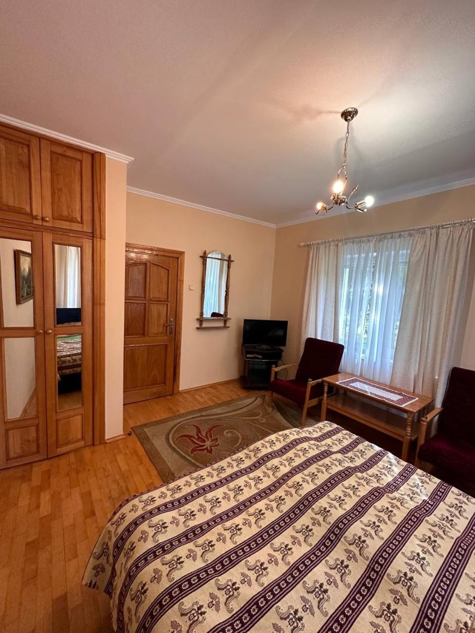 Роксолана Bed & Breakfast Truskavets Ngoại thất bức ảnh